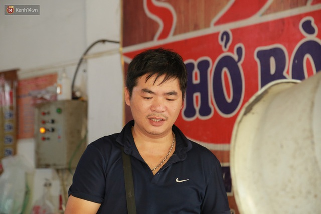 Nỗi vất vả của những người Hà Nội phải làm việc hàng tiếng bên bếp lửa, dưới nắng nóng hơn 40 độ C: Nấu ăn, nướng thịt mùa này chẳng khác nào cực hình - Ảnh 6.