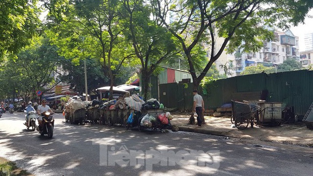 Cận cảnh ô đất vàng dịch vụ cuối cùng đô thị mẫu Hà Nội bỏ hoang 20 năm - Ảnh 10.