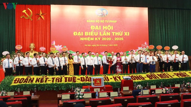 Thứ trưởng Phan Chí Hiếu tái đắc cử Bí thư Đảng ủy Bộ Tư pháp - Ảnh 1.