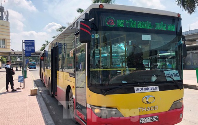 Cận cảnh tuyến xe buýt doanh nghiệp dọa dừng hoạt động ở Hà Nội - Ảnh 3.