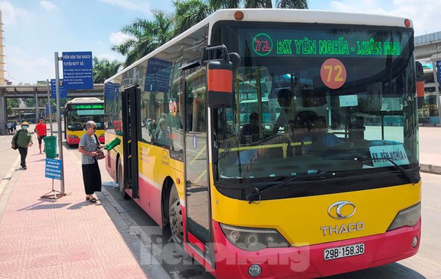 Cận cảnh tuyến xe buýt doanh nghiệp dọa dừng hoạt động ở Hà Nội - Ảnh 8.