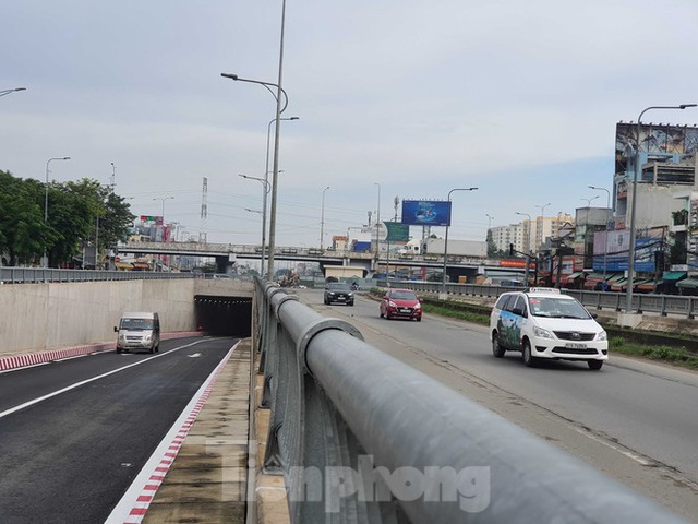 Cận cảnh hầm chui nút giao thông 3 tầng giải cứu kẹt xe cửa ngõ Sài Gòn - Ảnh 9.