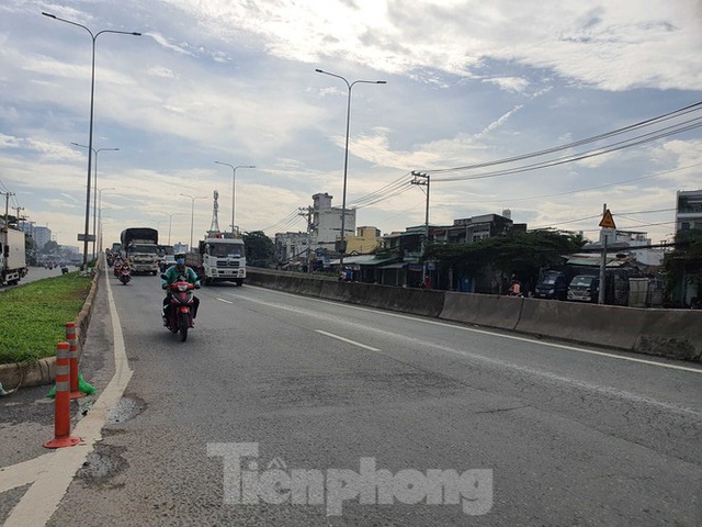 Cận cảnh hầm chui nút giao thông 3 tầng giải cứu kẹt xe cửa ngõ Sài Gòn - Ảnh 10.
