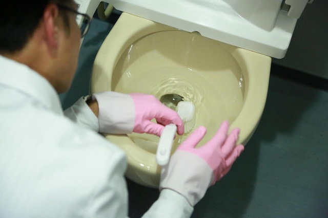 Ở Nhật, Giám đốc đi cọ toilet là chuyện bình thường: Lý do đằng sau không như nhiều người vẫn nghĩ! - Ảnh 1.