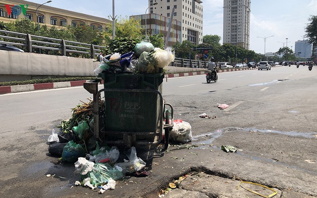 Chủ tịch Hà Nội: Hết hôm nay vận chuyển rác ùn ứ ra khỏi nội thành - Ảnh 2.