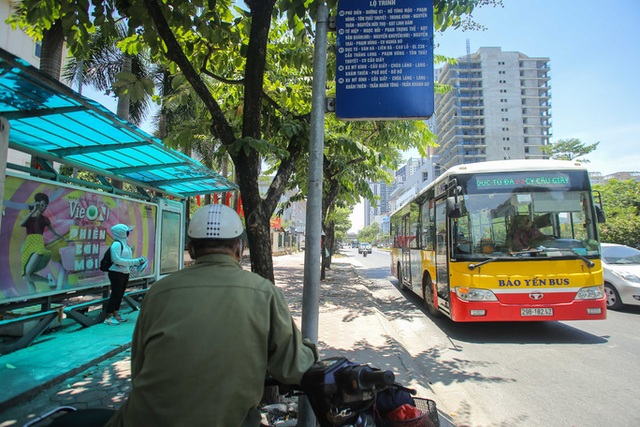 Xe buýt ế khách trong những ngày Hà Nội nắng nóng gay gắt - Ảnh 8.