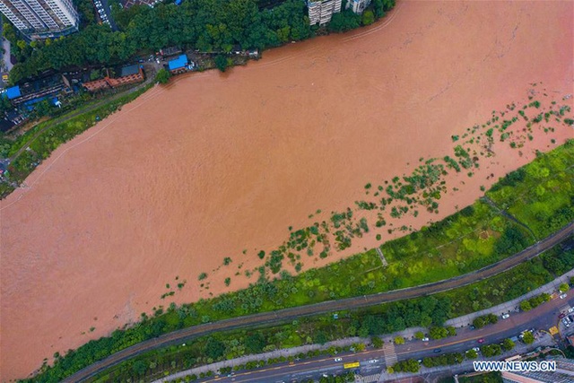  Hàng trăm con sông vượt mức nước báo động, thiệt hại không kể xiết: TQ lại tiếp tục đón hung tin - Ảnh 1.