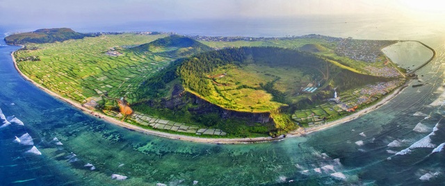 Một hòn đảo ở Việt Nam sở hữu tới 2 miệng núi lửa có tuổi đời hàng chục triệu năm, khung cảnh nhìn từ trên cao khiến nhiều người kinh ngạc - Ảnh 17.
