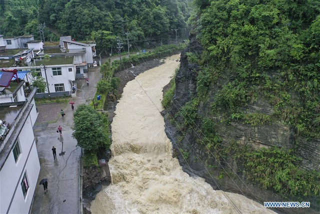  Hàng trăm con sông vượt mức nước báo động, thiệt hại không kể xiết: TQ lại tiếp tục đón hung tin - Ảnh 3.