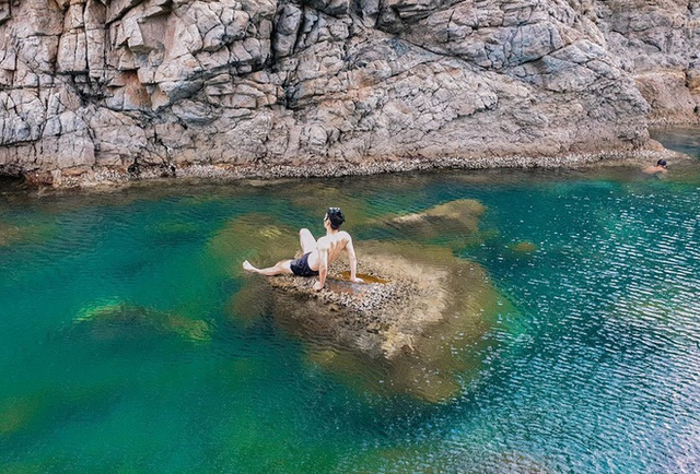 Ngay tại Việt Nam cũng có 3 “hồ bơi giữa biển” đẹp y hệt nước ngoài, hoang sơ đến nỗi rất hiếm du khách biết đến - Ảnh 5.