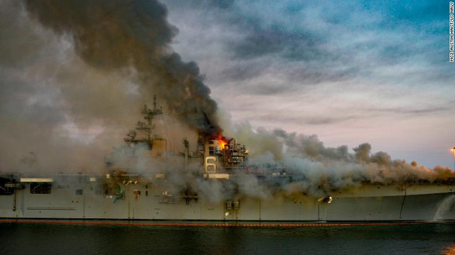 Đây là cách vụ cháy 4 ngày làm tổn hại Hạm đội Thái Bình Dương của Mỹ trong nhiều năm tới - Ảnh 2.