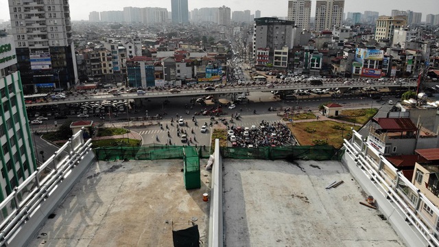 Ngỡ ngàng đường vành đai 2 trên cao trước ngày thông xe - Ảnh 10.