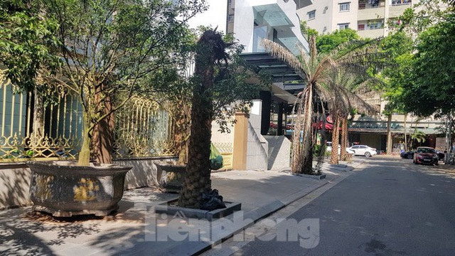 Cận cảnh biệt thự đô thị mẫu Hà Nội đua nhau thay cây xanh, lát vỉa hè sai quy hoạch  - Ảnh 13.