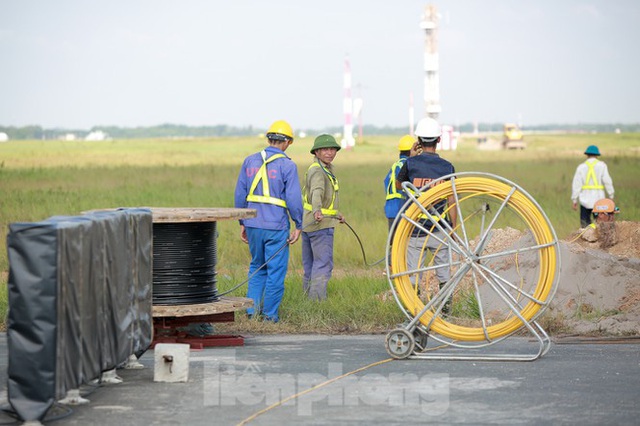 Đại công trường hơn 2000 tỷ cải tạo đường băng sân bay Quốc tế Nội Bài - Ảnh 14.