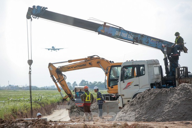 Đại công trường hơn 2000 tỷ cải tạo đường băng sân bay Quốc tế Nội Bài - Ảnh 17.