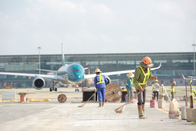 Đại công trường hơn 2000 tỷ cải tạo đường băng sân bay Quốc tế Nội Bài - Ảnh 3.
