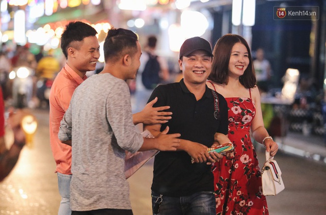 Kinh tế đêm ở phố Tây Sài Gòn đang cầu cứu: Nhân viên... năn nỉ khách Việt vào quán, cầm cự vượt qua khủng hoảng - Ảnh 6.