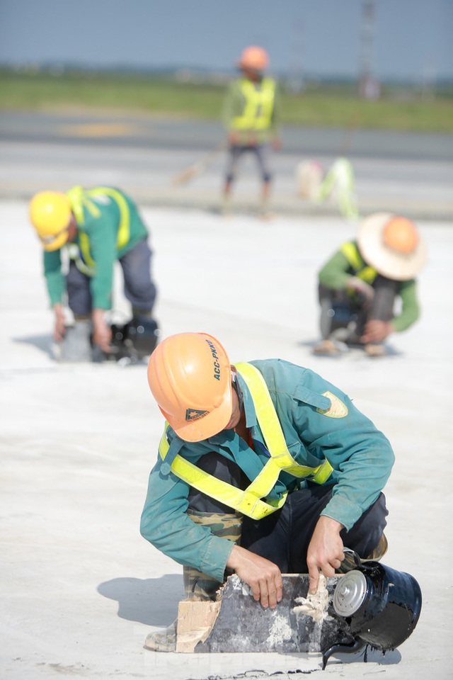 Đại công trường hơn 2000 tỷ cải tạo đường băng sân bay Quốc tế Nội Bài - Ảnh 6.