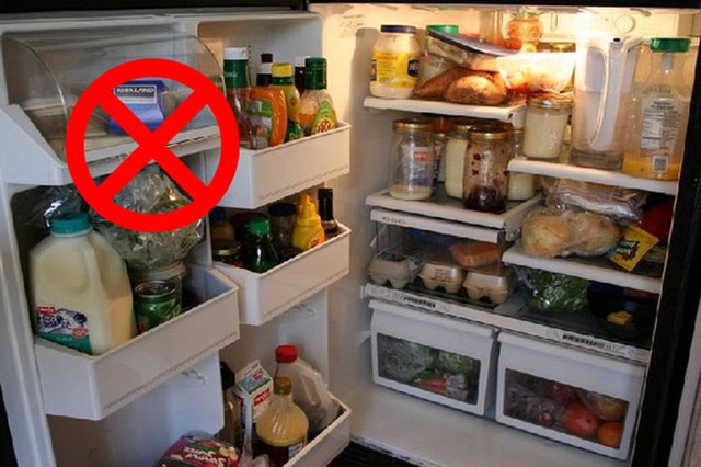 Tủ lạnh là nơi sinh sống của 2 họ vi khuẩn, để không bị ngộ độc thì đừng để thức ăn trong đó lâu hơn khoảng thời gian cho phép như sau - Ảnh 1.