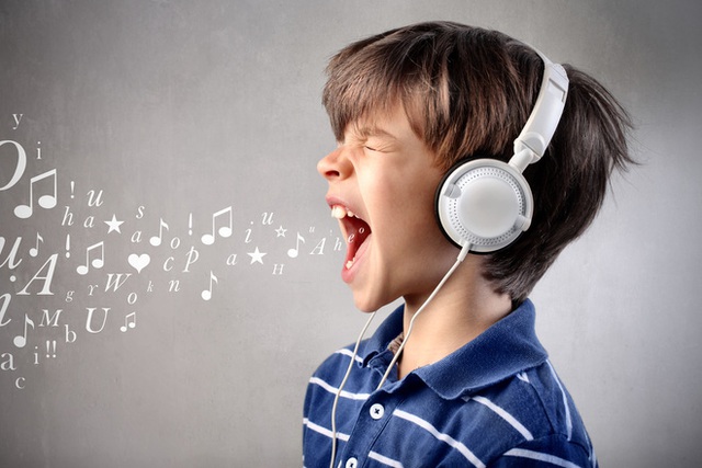 Mất thính giác ở trẻ em khi sử dụng tai nghe quá nhiều và cách phòng ngừa - Ảnh 2.