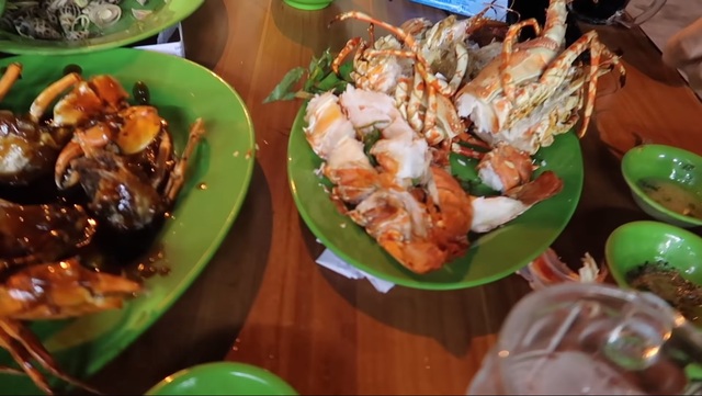 Đi Nha Trang chơi, hot vlogger và bạn bị móc túi hơn 5 triệu VNĐ cho một bữa ăn hải sản: Hóa ra tài xế taxi và quán ăn cùng câu kết để lừa khách từ trước - Ảnh 4.
