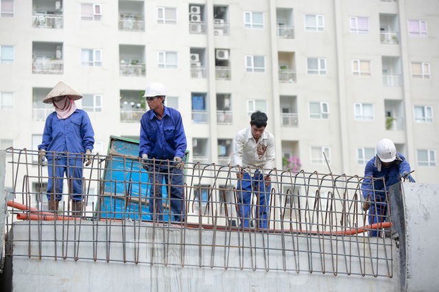 Cận cảnh cầu vượt nút giao thông Nguyễn Văn Huyên - Hoàng Quốc Việt sắp thông xe - Ảnh 13.