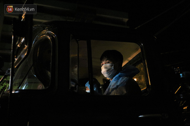 Clip, ảnh: Binh chủng hóa học tiêu độc đường phố và 2 bệnh viện có ca nhiễm Covid-19 ở Đà Nẵng - Ảnh 11.