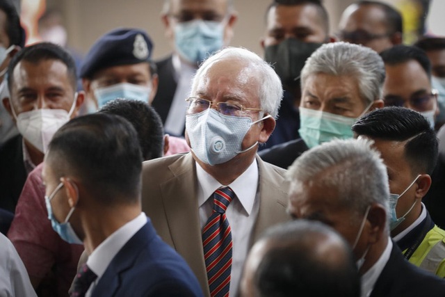 Cựu Thủ tướng Malaysia Najib lãnh 7 tội danh trong đại án 1MDB - Ảnh 1.