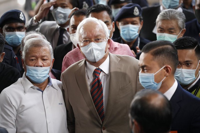 Cựu Thủ tướng Malaysia Najib lãnh 7 tội danh trong đại án 1MDB - Ảnh 2.