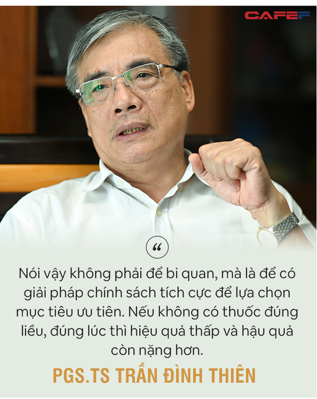 PGS. TS Trần Đình Thiên: Phải cứu doanh nghiệp giúp nền kinh tế đứng dậy được chứ không phải để tất cả cùng thoi thóp! - Ảnh 2.