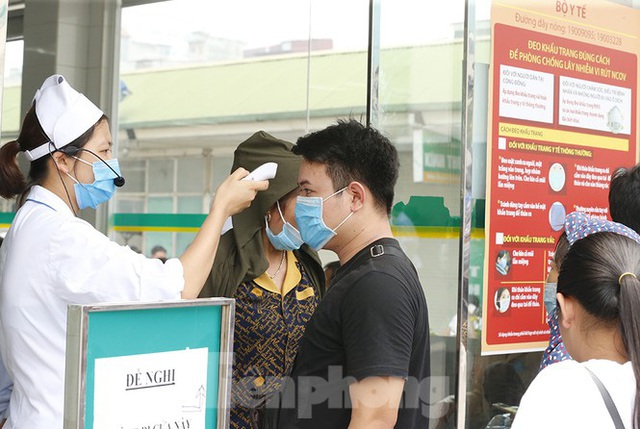Bệnh viện ở Hà Nội đề phòng lây nhiễm COVID-19 thế nào? - Ảnh 1.