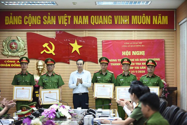 Vụ cướp ngân hàng ở Hà Nội: Trưởng phòng giao dịch bị dí súng vào đầu đe dọa - Ảnh 2.