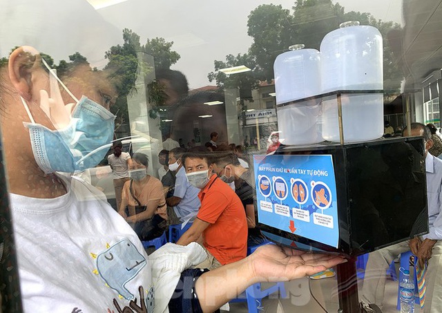 Bệnh viện ở Hà Nội đề phòng lây nhiễm COVID-19 thế nào? - Ảnh 3.