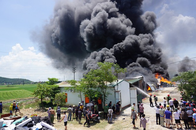Thanh Hóa: Cháy lớn tại khu công nghiệp Tây Bắc Ga - Ảnh 1.