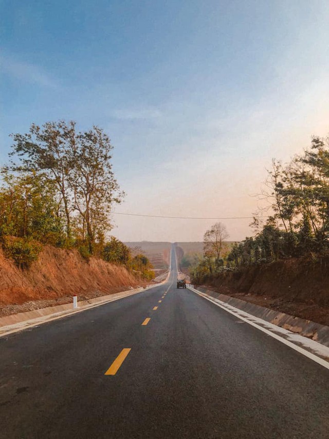 Con đường dựng thẳng đứng đến chân trời ở Tây Nguyên khiến dân mạng trầm trồ vì quá phiêu lưu và đẹp đẽ - Ảnh 8.