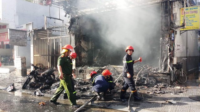 Cửa hàng thời trang Hàn Quốc cháy kinh hoàng giữa trung tâm TP Huế - Ảnh 4.