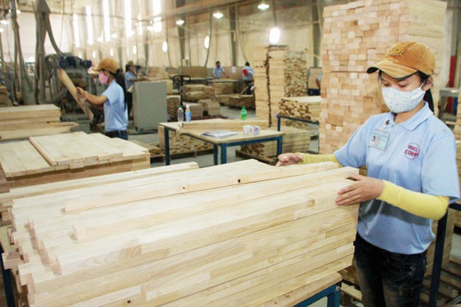 Doanh nghiệp ngành gỗ "khát" nguyên liệu đạt "chuẩn"
