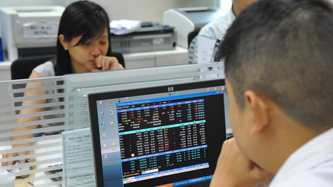 Chứng khoán Việt đang kéo vàng, đô ra khỏi két? Chứng khoán Việt đang kéo vàng, đô ra khỏi két?