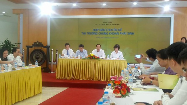 TTCK Phái sinh chính thức hoạt động từ 10/08: Trước mắt chưa áp dụng ký quỹ bằng cổ phiếu TTCK Phái sinh chính thức hoạt động từ 10/08: Trước mắt chưa áp dụng ký quỹ bằng cổ phiếu