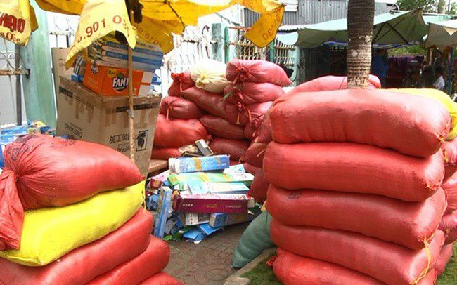 Phát hiện gần 3 tấn lô hàng mỹ nghệ không rõ nguồn gốc