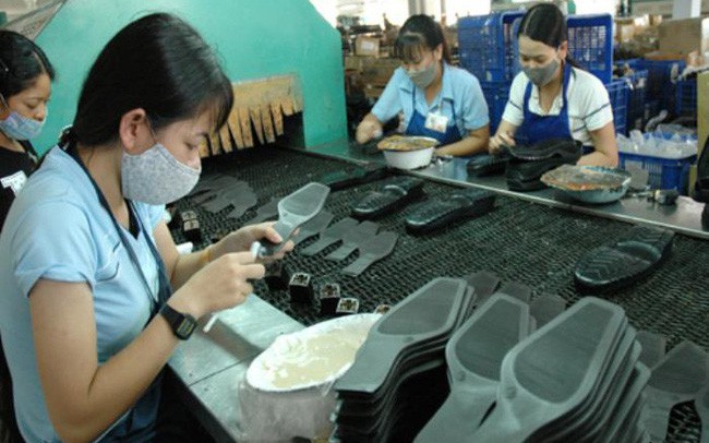 Câu hỏi lớn của Việt Nam: Chẳng lẽ cứ sống mãi kiếp gia công?