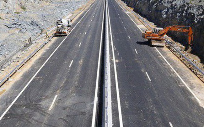 Cận cảnh cao tốc 34.500 tỉ đồng ô tô đi lộc cộc, lộc cộc