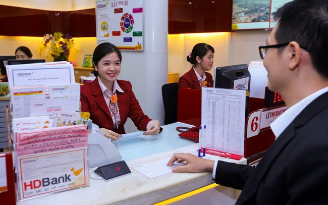 Cận Tết Nguyên đán, các ngân hàng lại đua cộng lãi suất để hút khách gửi tiền