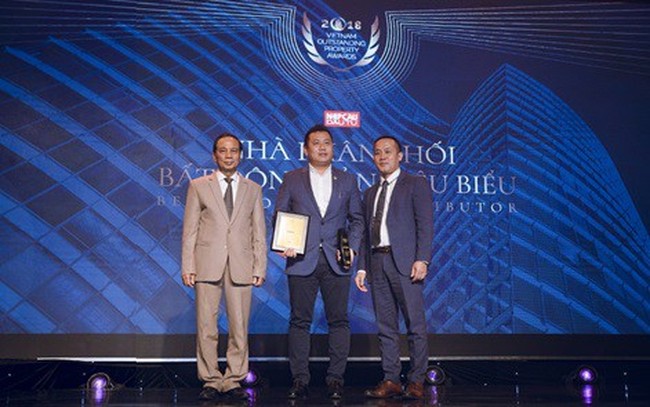 DKRA Vietnam hai năm liên tiếp được vinh danh “Nhà phân phối bất động sản tiêu biểu” DKRA Vietnam hai năm liên tiếp được vinh danh “Nhà phân phối bất động sản tiêu biểu”