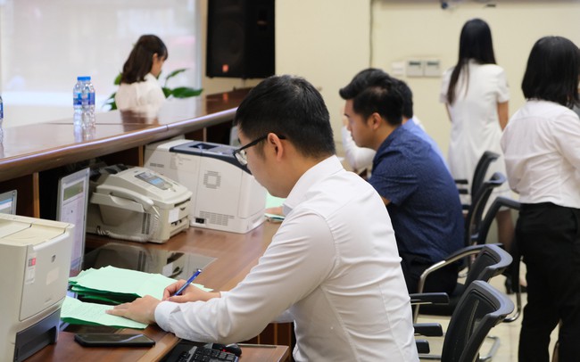 4 nhà đầu tư cá nhân mua hết 2,4 triệu cổ phần TCT Thương mại Quảng Trị do UBND tỉnh chào bán