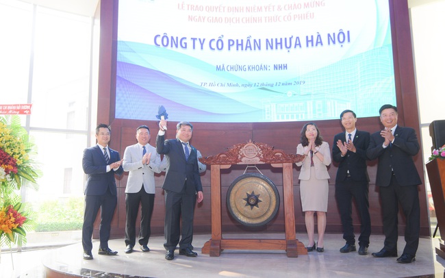 Nhựa Hà Nội (NHH) chính thức niêm yết trên HoSE, mục tiêu trở thành doanh nghiệp số 1 trong ngành công nghiệp hỗ trợ