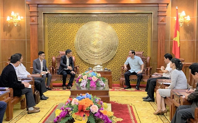 Ông lớn Hồng Kông muốn đầu tư nhà máy kính năng lượng mặt trời tại Quảng Trị