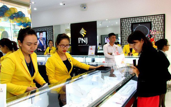 Không phải nhờ tới ngày thần tài, đây là điều giúp PNJ đạt biên lợi nhuận tới 19% trong khi Doji, SJC chỉ ở mức 1% Không phải nhờ tới ngày thần tài, đây là điều giúp PNJ đạt biên lợi nhuận tới 19% trong khi Doji, SJC chỉ ở mức 1%