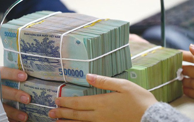 Lãi suất tiết kiệm: Nơi miệt mài tăng, chỗ âm thầm giảm Lãi suất tiết kiệm: Nơi miệt mài tăng, chỗ âm thầm giảm