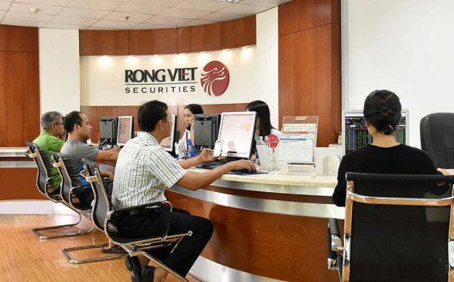 Chứng khoán Rồng Việt đặt kế hoạch 120 tỷ đồng LNTT, phát hành 500 tỷ đồng trái phiếu không chuyển đổi Chứng khoán Rồng Việt đặt kế hoạch 120 tỷ đồng LNTT, phát hành 500 tỷ đồng trái phiếu không chuyển đổi